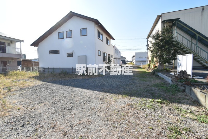 入口の幅は約5m程です。