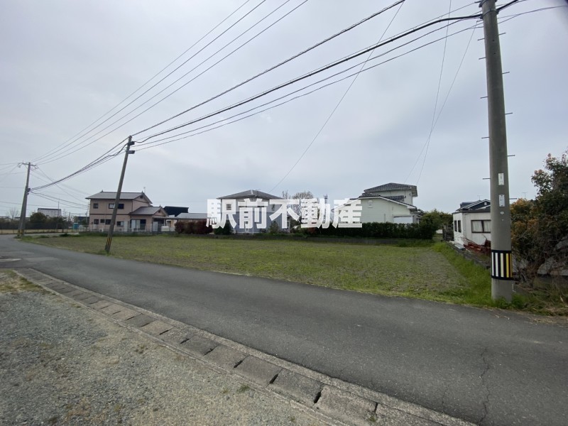 東側前面道路から現地