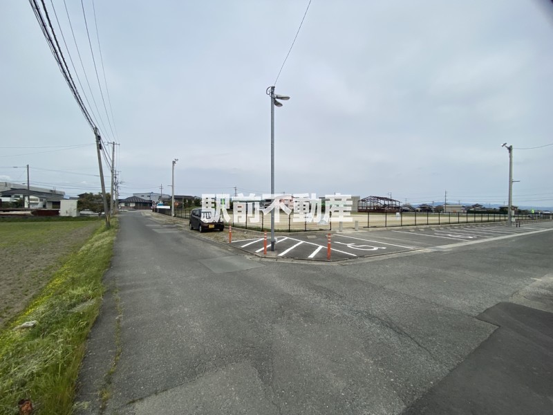 東側前面道路