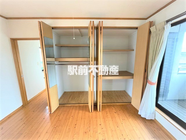 各居室に収納あります