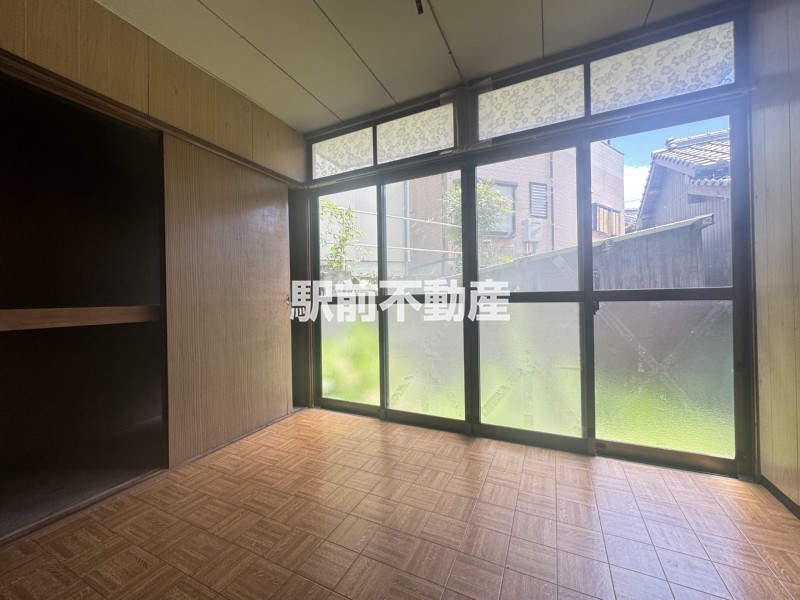 1部屋は洋室です。