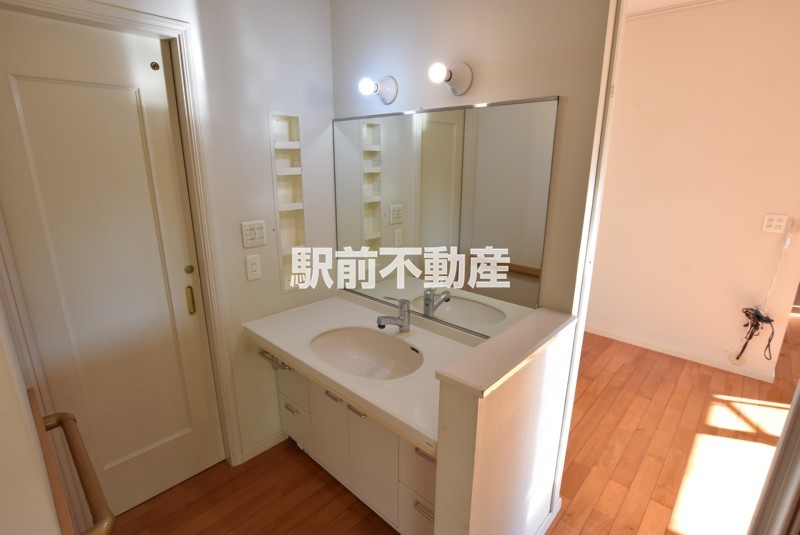 広々とした洗面化粧台