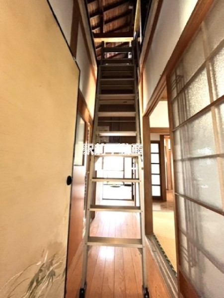 小屋裏収納入口