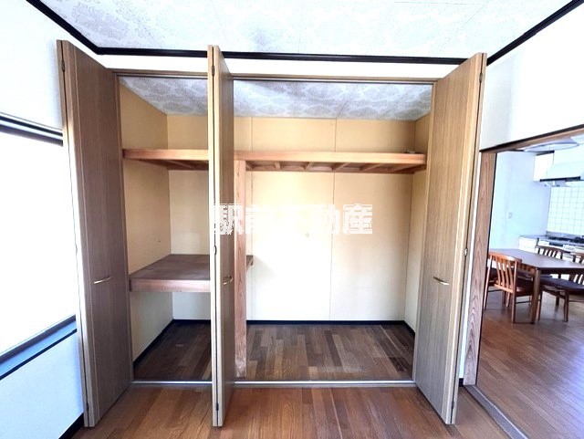 洋室内収納