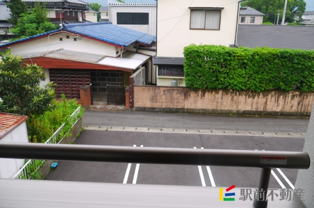 ベランダからお布団も干せる!