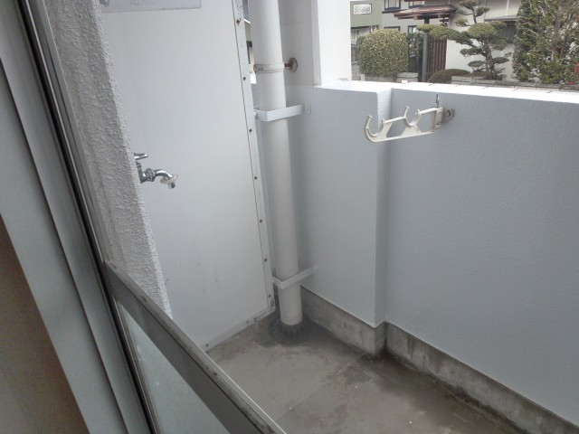 洗濯機置き場は外です♪