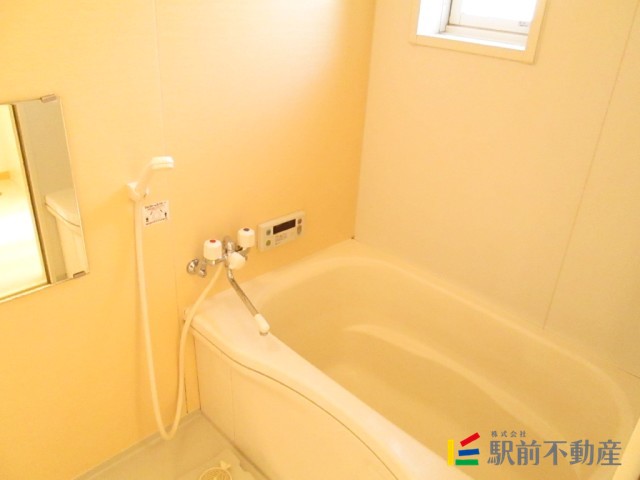 小窓付きの浴室♪