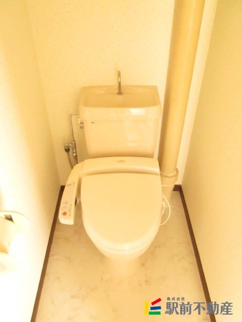 ウォシュレット付きのトイレ