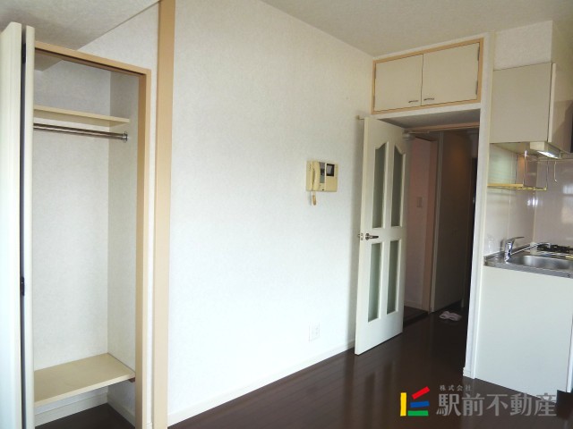 上部にも収納有り♪