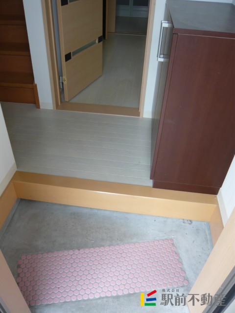 玄関収納付き