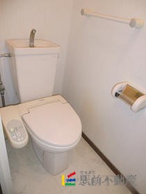 ウォシュレット付きのトイレ